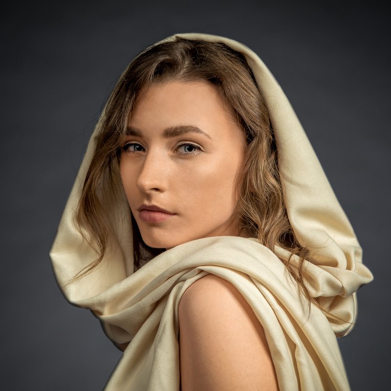 женский портрет,студийный портрет Екатеринаphoto preview