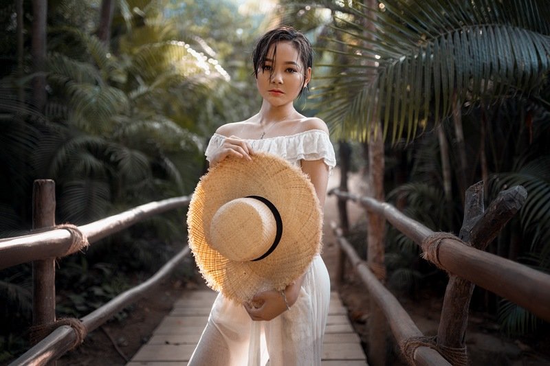 девушка, солнце, джунгли На островеphoto preview