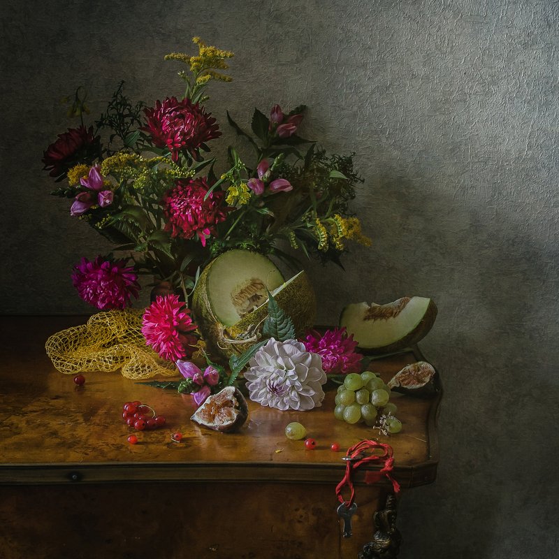 натюрморт, цветы, фрукты, ягода, дыня, инжир, виноград, смородина Августphoto preview