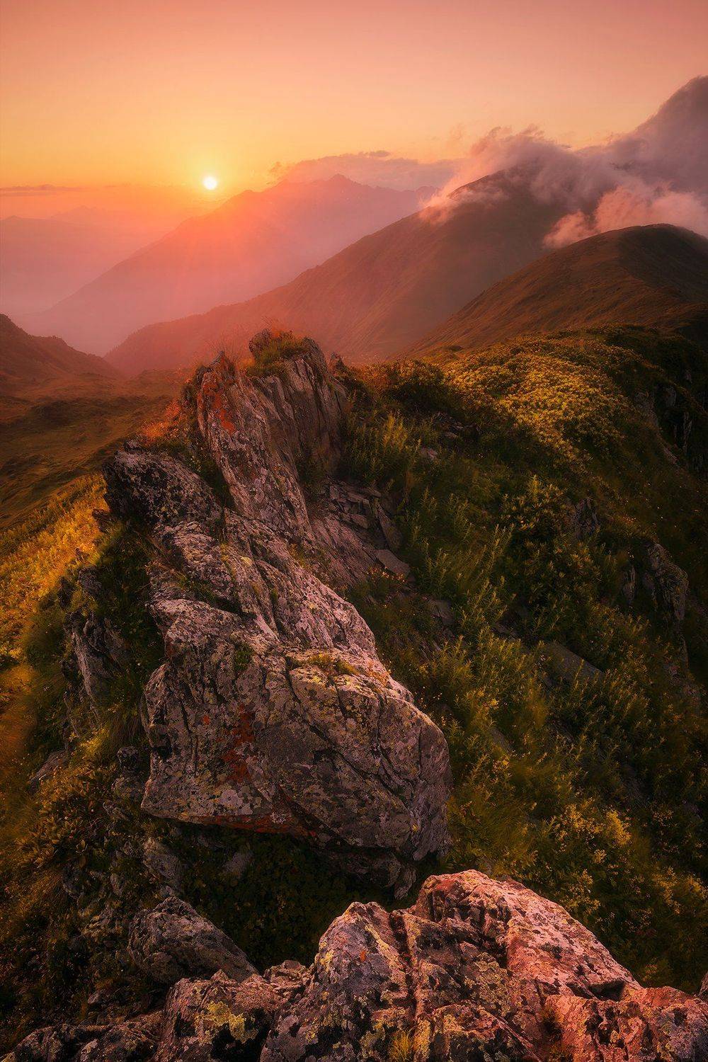 Закат над Бзерпинским карнизом. Автор: Tania Leschinskaya закат, лето, горы, кавказ, пейзаж, красная поляна, сочи, кавказский заповедник, Tania Leschinskaya