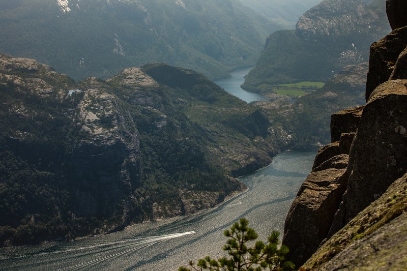 норвегия, прекестулен, скала, пропасть, утёс, люсе-фьорд, Вид с утёса Прекестулен. Люсе-фьорды с высоты 600мphoto preview