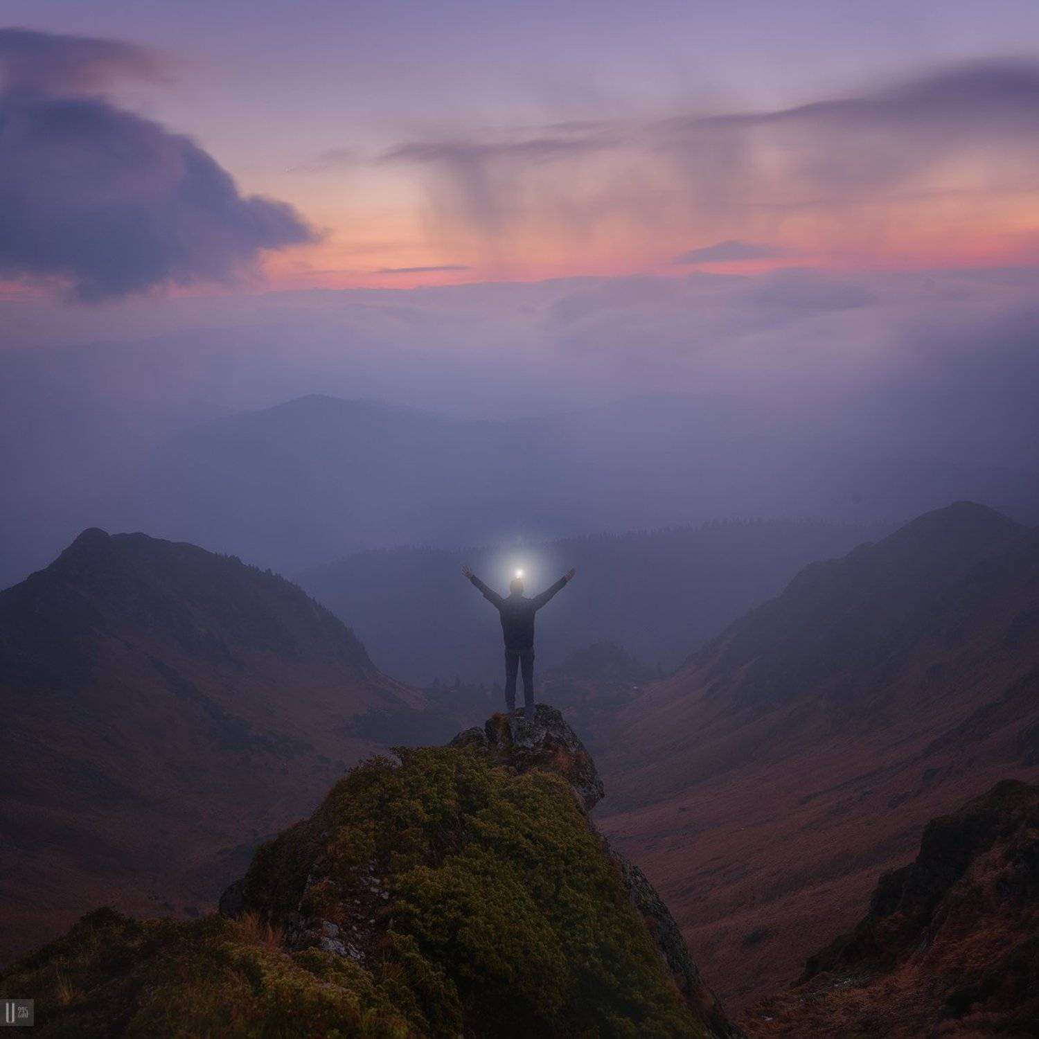 Зов горы. Автор: U-235 uranus235, nightphotoua, украина, карпаты, мармаросы, осень, горы, холмы, камни, валуны, кулуар, трава, кусты, облака, небо, звезда, рассвет, туман, дымка,, U-235