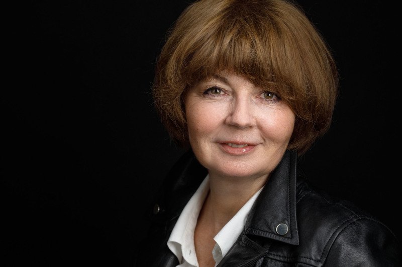 portrait, headshot, studio, girl, close-up, canon, 100mm photo preview