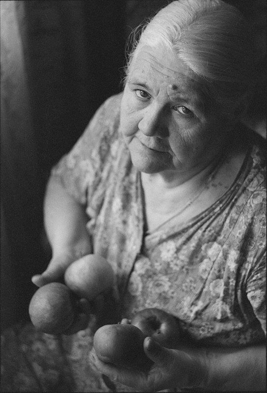 пленка,  rollei retro 100 , черно-белая фотография, черно-белое фото, портрет, фото вдвоем, foto-vdvoem Бабушкаphoto preview