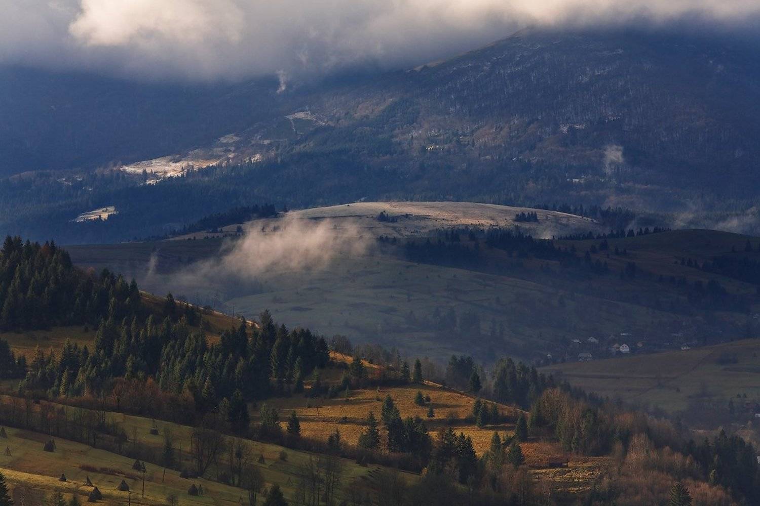 ПРЕДЗИМЬЕ.. Автор: Кочетков Евгений горы, карпаты, холмы, облака, предзимье, Кочетков Евгений