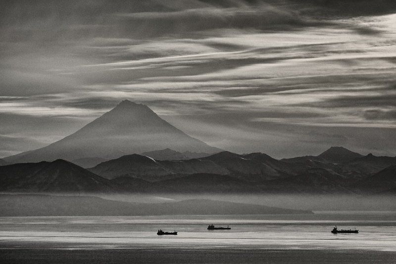 камчатка, бухта, авачинская, вулкан, вилючинский, вечер, корабль корабли постоят...photo preview