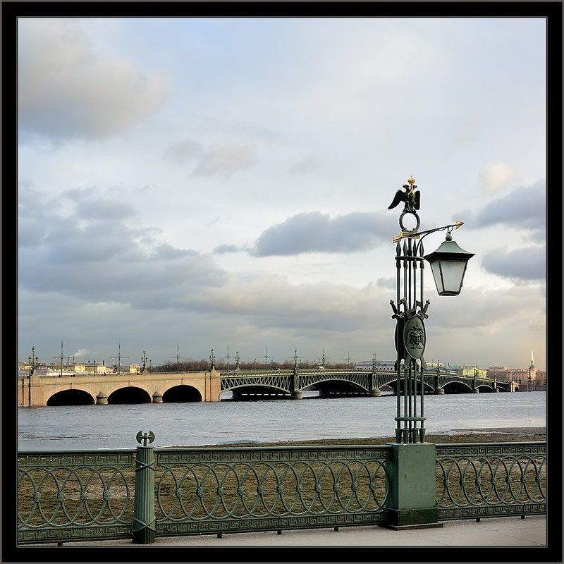 петербург, центр, нева, троицкий мост, петропавловка, квадрат Цветная квадратная картинка о простоте составляющих знакомый питерский пейзажphoto preview