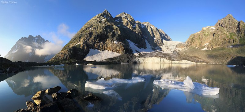 аманауз, кавказ, ледник Утро в горахphoto preview
