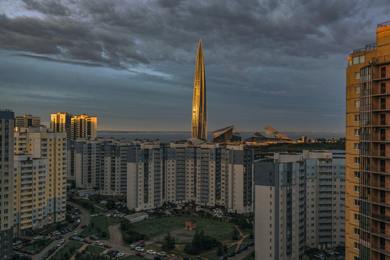 Башня золотого цветаphoto preview