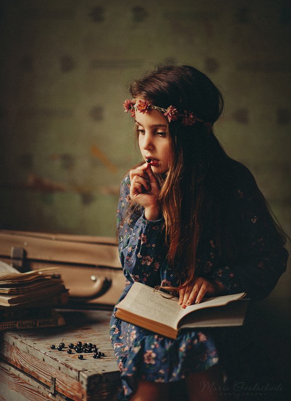 Girl with Berriesphoto preview