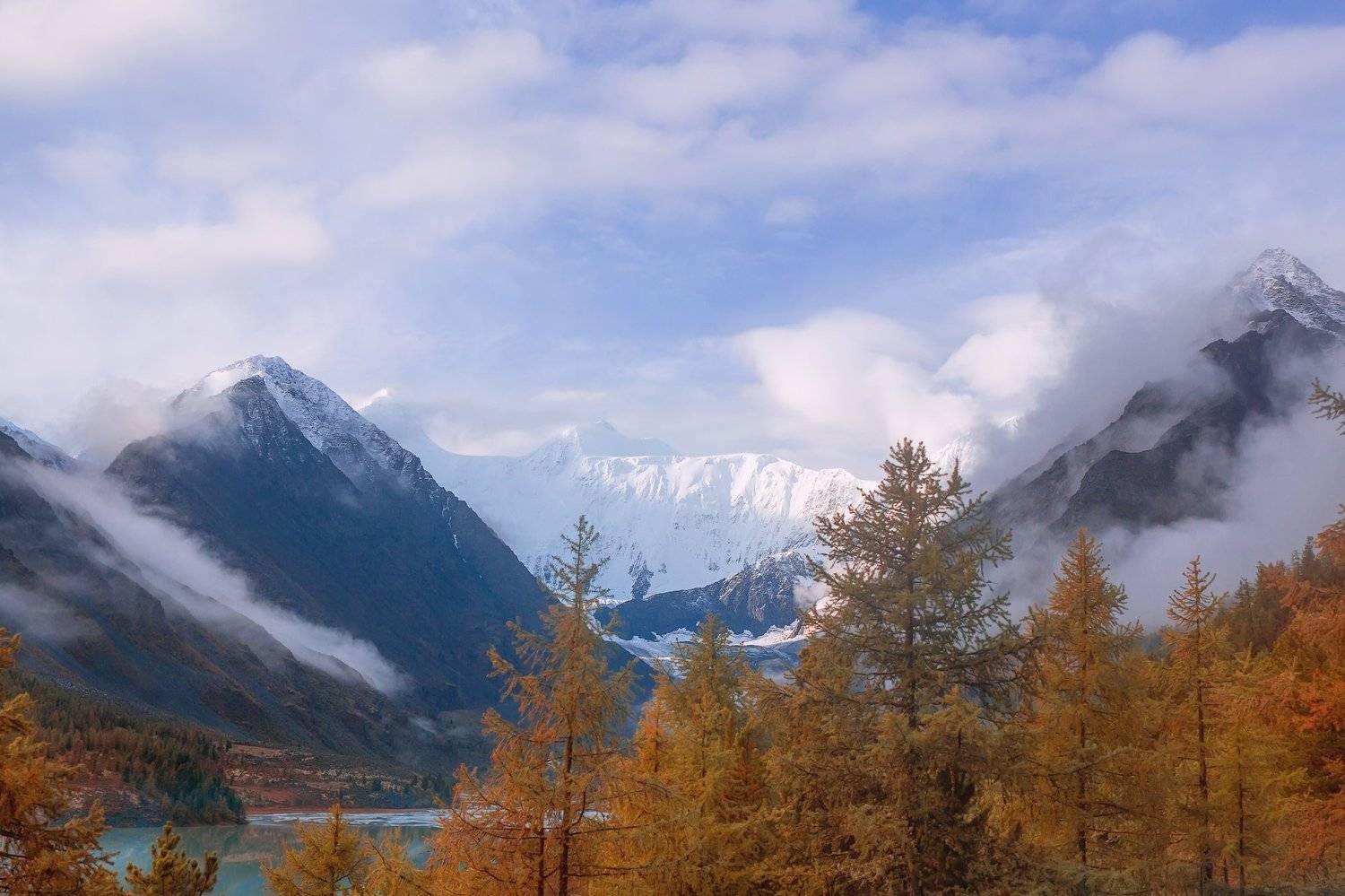 УТРО БЕЛОЙ ГОРЫ. Автор: Сергей Кузнецов гора, ледник,белуха, горныйалтай, осень, туман,, Сергей Кузнецов