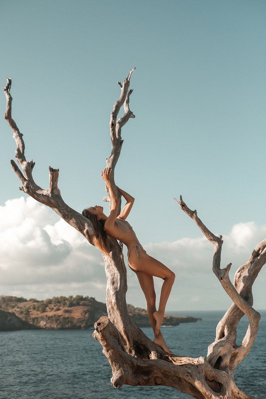 океан, волны, девушка, песок, пена, nude, nature, солнце, прозрачное платье, вода, мокрые волосы, мокрая девушка, девушка в воде Алисаphoto preview