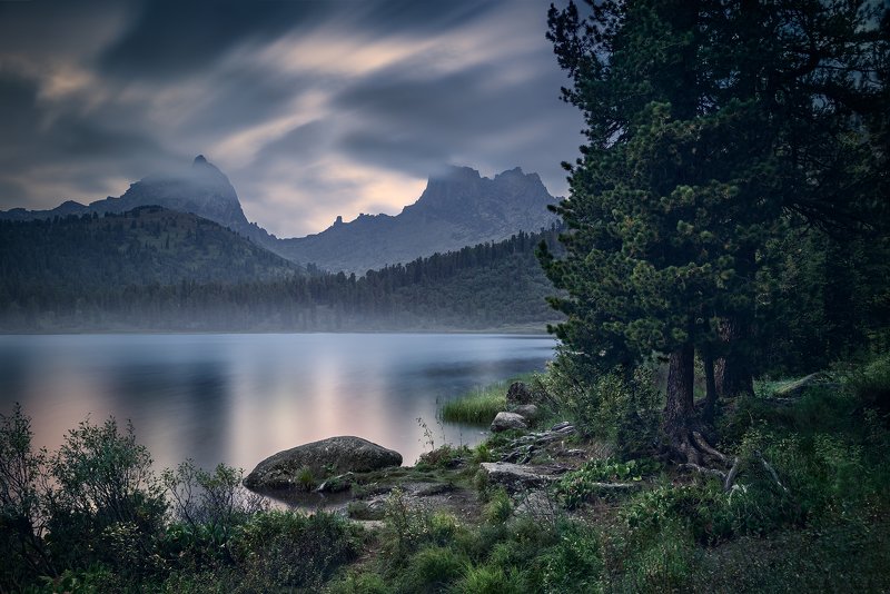 пейзаж, природа, озеро, отражение, камни, горы, скалы, пика, облака, небо, вечер, тихий, спокойный,  ергаки, красноярский край, сибирь, хребет, длинный Тихий вечер на озере Светломphoto preview