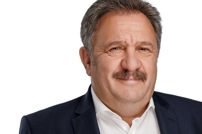 portrait, headshot, studio, close-up, canon, 100mm photo preview