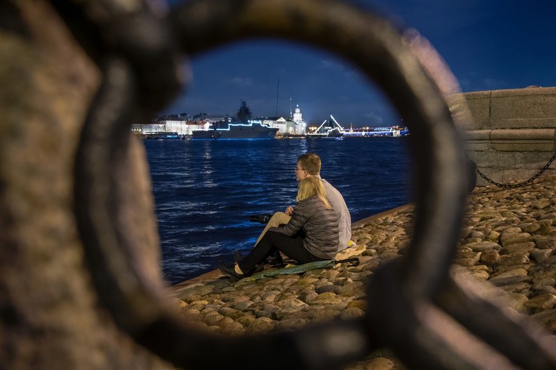 Ночь, Нева, молодежь, гранит, цепь, огни, корабли Ночь на Невеphoto preview