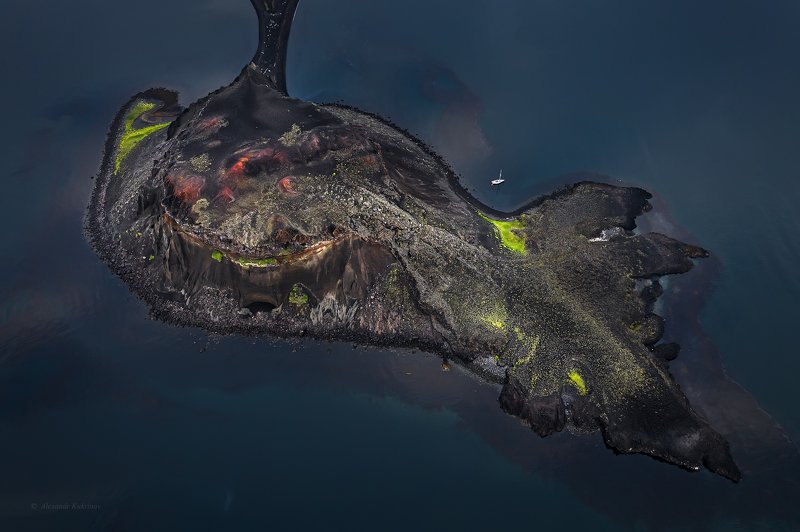 курилы,такетоми Каменный китёнок северных Курил...photo preview