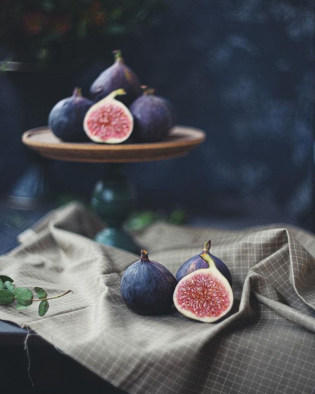 натюрморт, инжир, темный ключ, фиолетовый photo preview