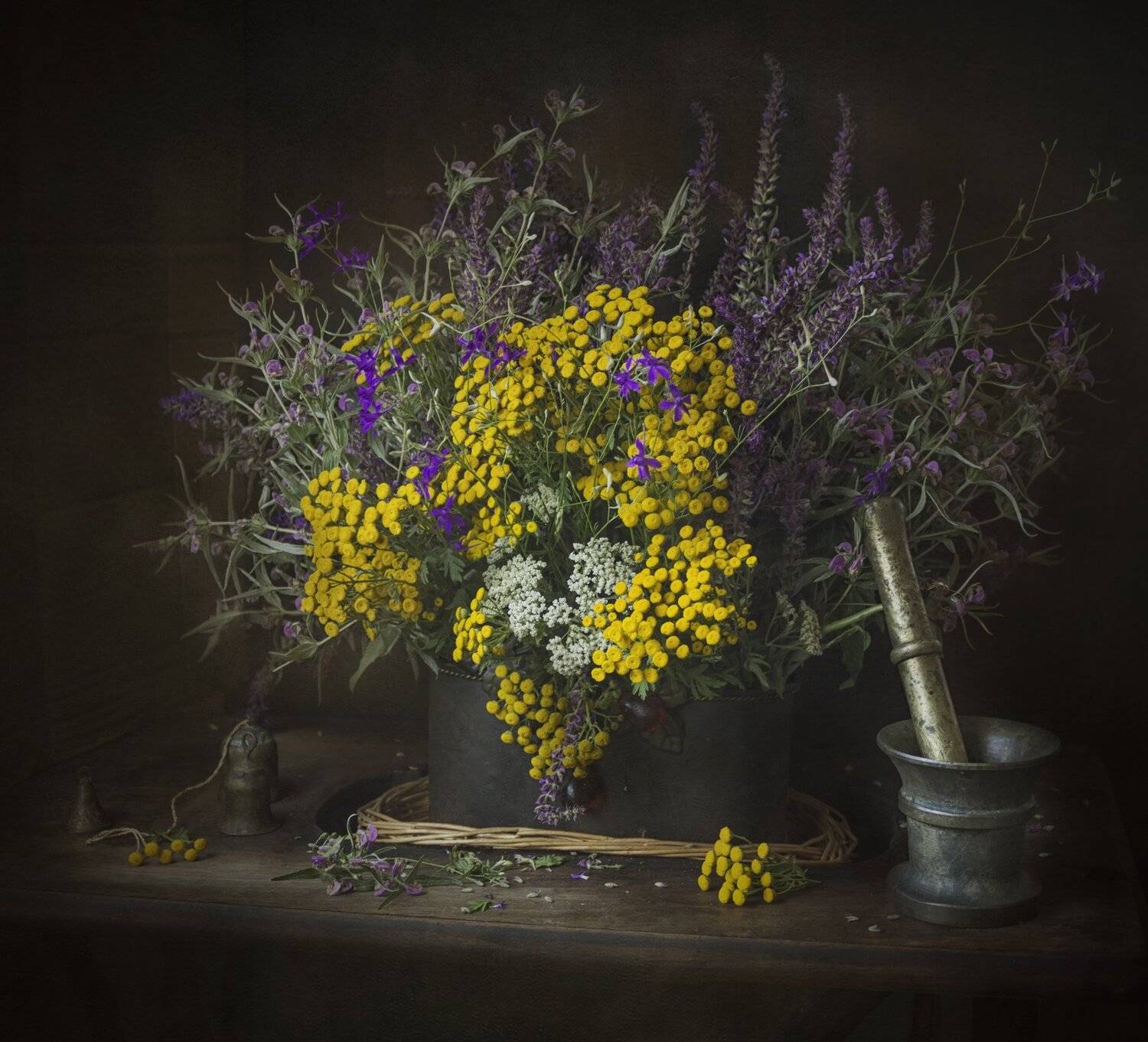 Донские полевые.... Автор: Лионелла Зимина Букет полевых цветов, ступка, колокольчики, пижма, Лионелла Зимина