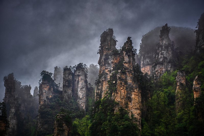 Tian Men Mountain in Foggy Modephoto preview