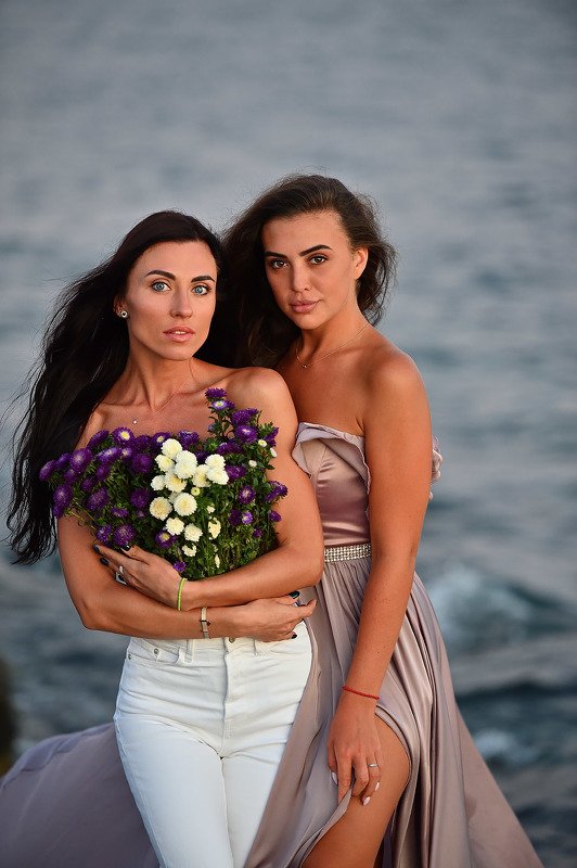 Sistersphoto preview