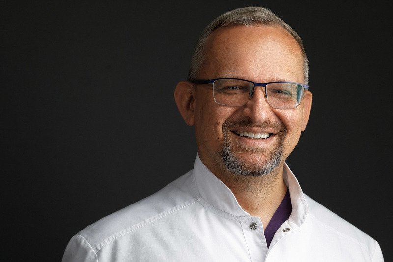 portrait, headshot, studio, close-up, canon, 100mm photo preview