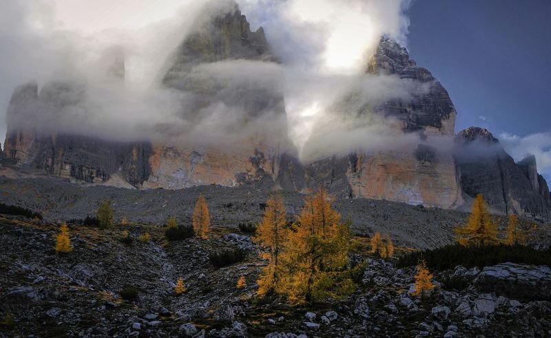 Осеннее утро в парке Три Чимеphoto preview