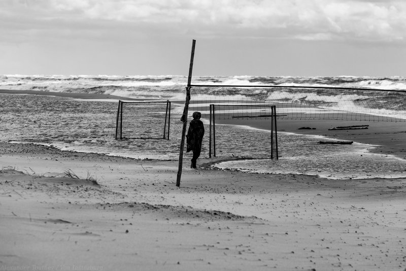 sea, baltica, ostsee, kaliningrad, калининград, балтика, bnw, monochrome, black and white, чб, люди, стрит фото, people, street photo, street photography ***photo preview