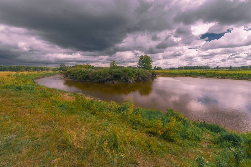 излучина ,река ,август , Излучина перед грозойphoto preview