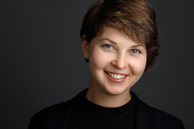 portrait, headshot, studio, close-up, canon, 100mm photo preview