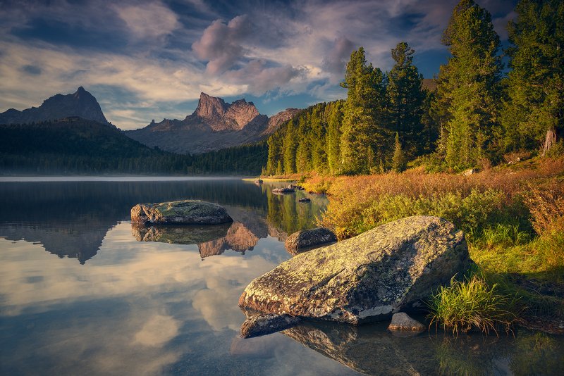 пейзаж, природа, красивая, горы, скалы, пики, камни, озеро, вода, вечер, берег, ергаки, светлое, красноярский край, облака, отражения Вечерние пейзажи озера Светлогоphoto preview
