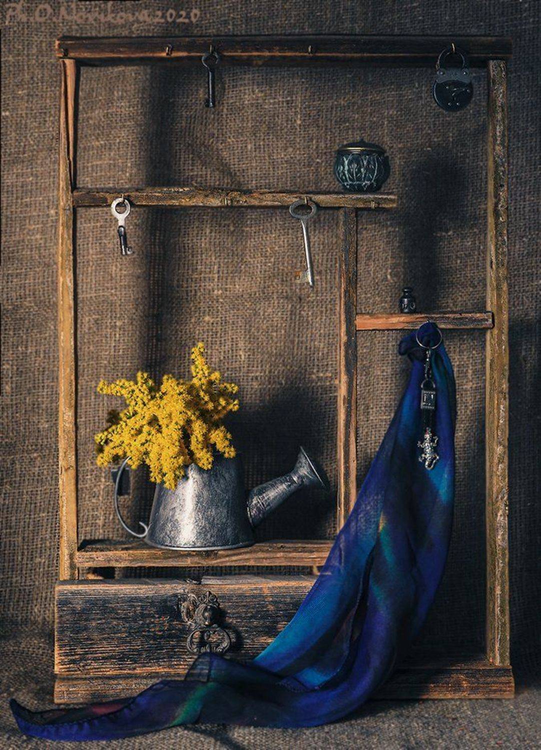 лейка,ключи,замок,цветы,платок,полка, Ольга Новикова