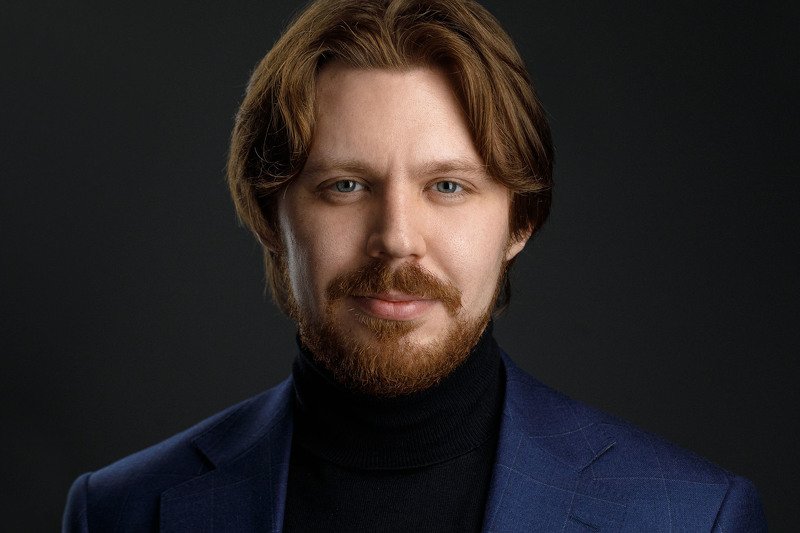 portrait, headshot, studio, close-up, canon, 100mm photo preview