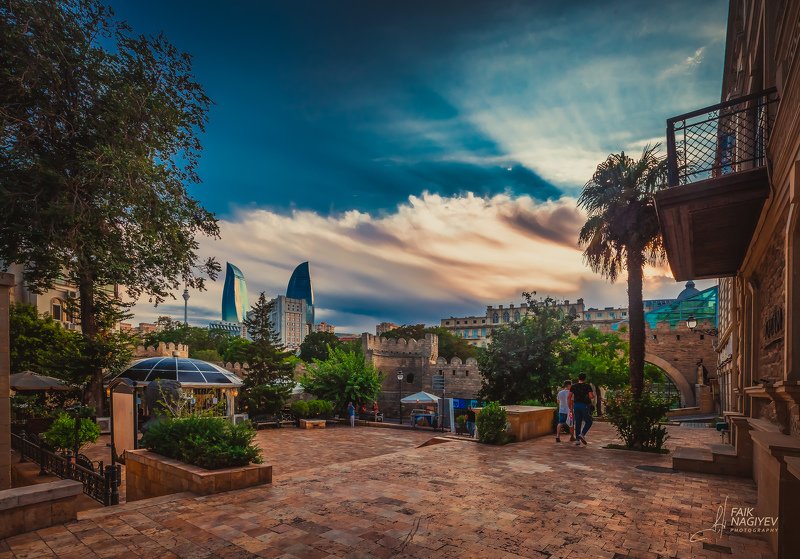 Старый и современный Бакуphoto preview