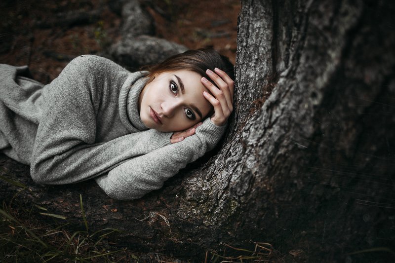 girl, foster, корни, лес, девушка, земля, осень, свитер, дерево Lizaphoto preview