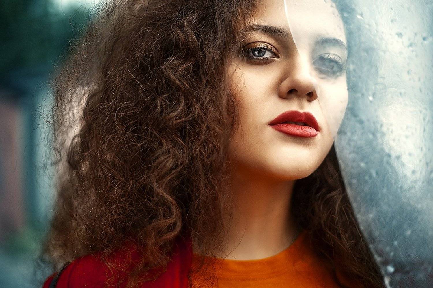 сквозь дождь. Автор: Маховицкая Кристина дождь, стекло, портрет, цвет, капли, девушка, Маховицкая Кристина