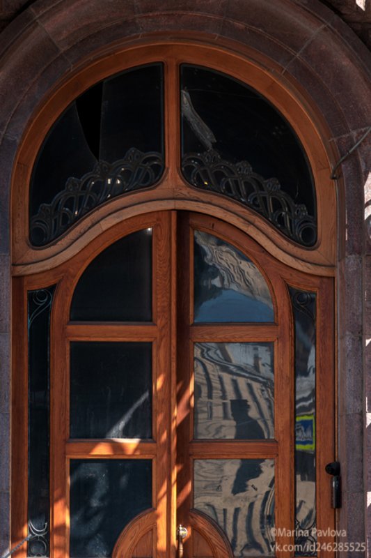 город, петербург, архитектура, доходные дома петербурга, загородный проспект, звенигородская улица, мистический петербург, отражения, парейдолия, абстракция Человек в чёрном или мистический мир Петербургаphoto preview