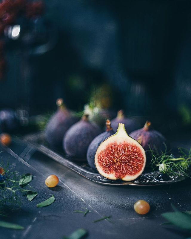 натюрморт, инжир, темный ключ, фиолетовый photo preview