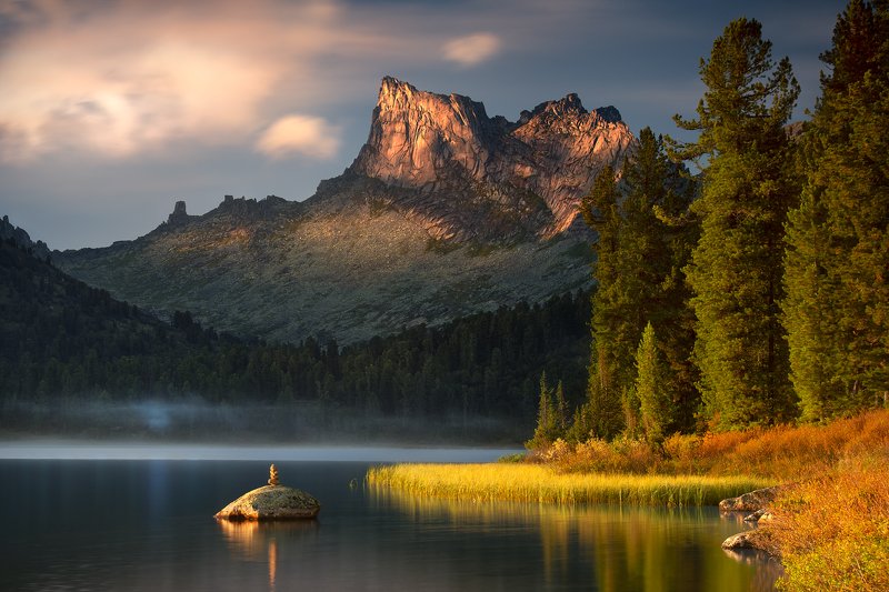 пейзаж, природа, красивая, горы, скалы, пики, камни, озеро, вода, вечер, берег, ергаки, светлое, красноярский край, облака, отражения Вечерние пейзажи озера Светлогоphoto preview