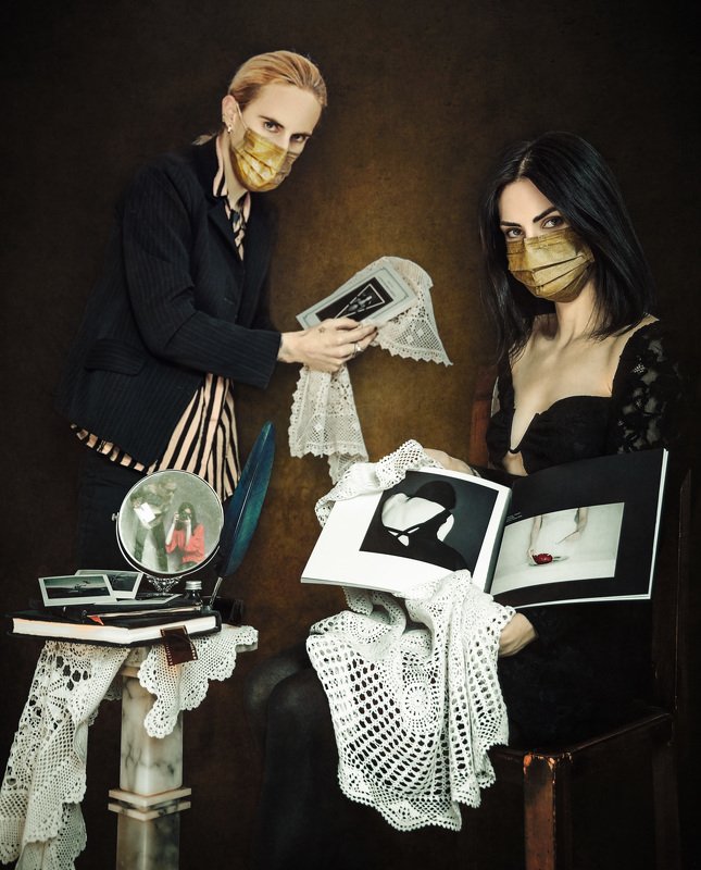 #covid-19 #artists #family_portrait #portrait #fineart #gold #painting  Artistes et leurs fils pendant la pandémiephoto preview