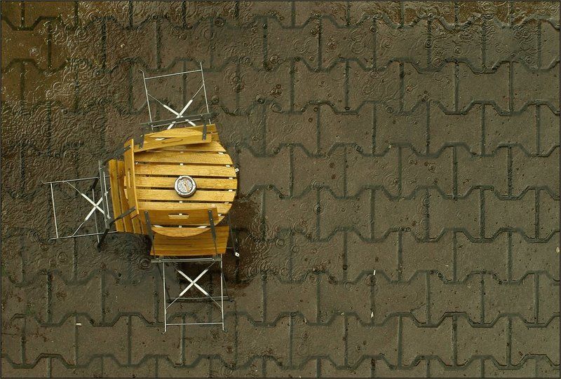 Нет, не плачу, просто снова дождь...photo preview