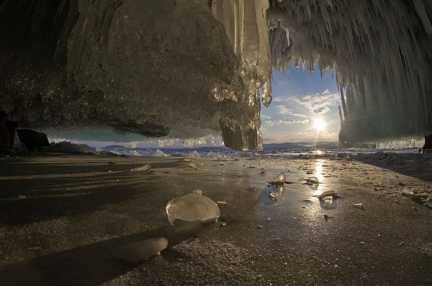 Байкальская сказка.... Автор: Екатерина (PhotoJourneys.ru) Васягина байкал, утро, грот, лед, сосульки, снег, Екатерина (PhotoJourneys.ru) Васягина