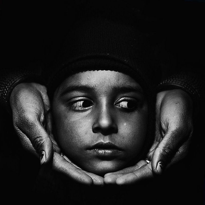 В руках матери ...photo preview