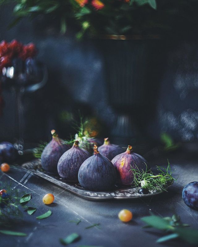 натюрморт, инжир, темный ключ, фиолетовый photo preview