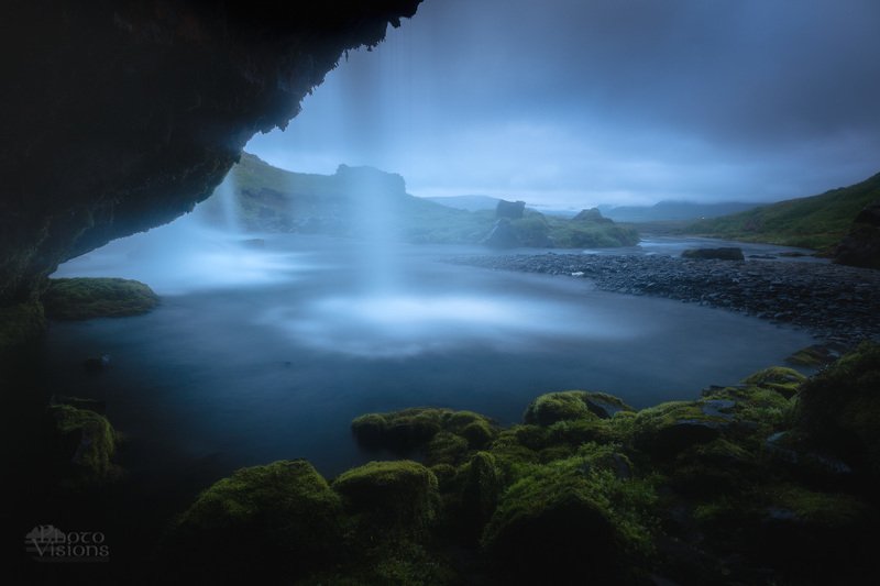 iceland,kirkjufellfoss,kirkjufell,waterfall,night,blue hour, Night time by the fallsphoto preview