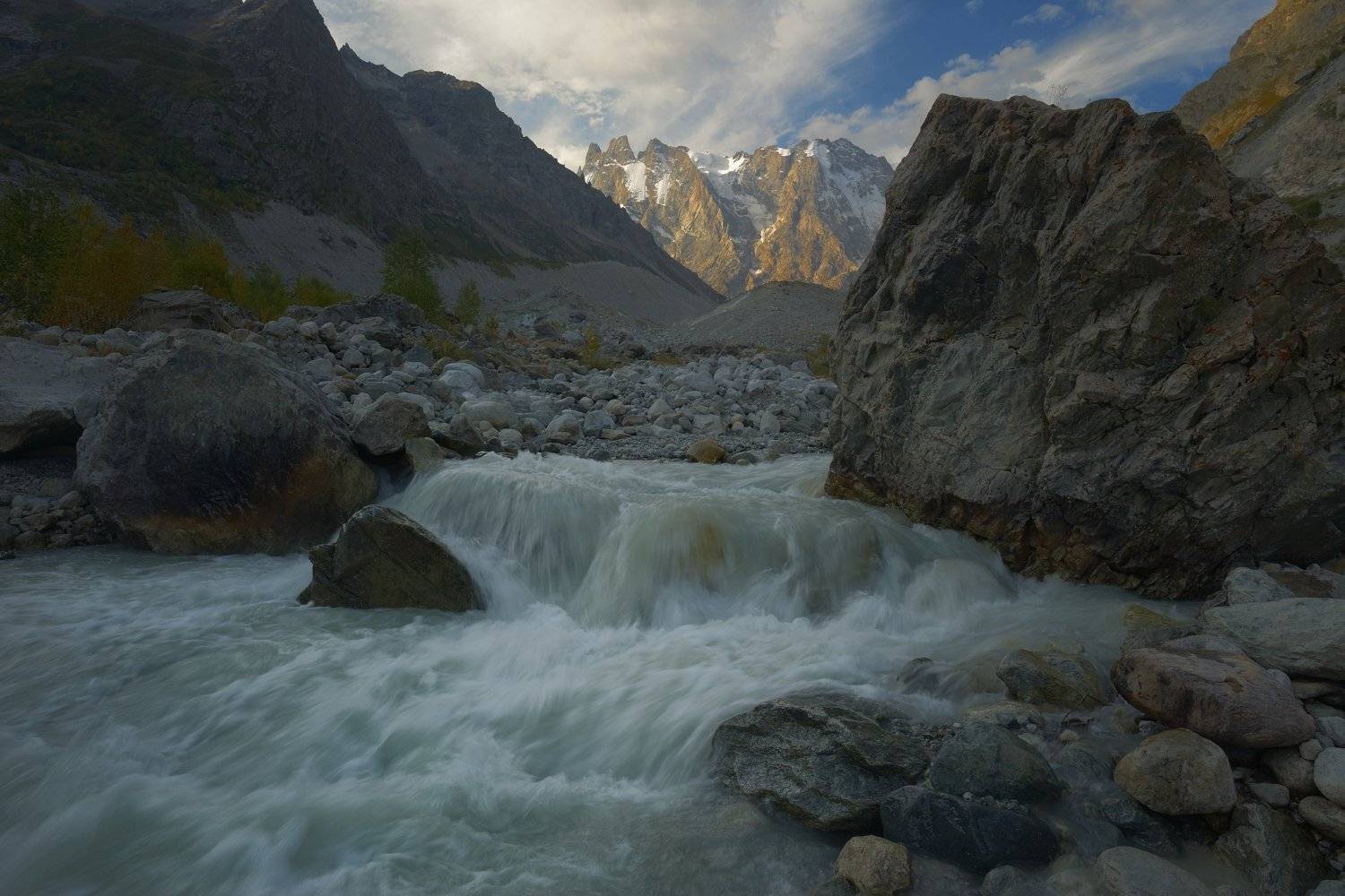 Утро. Автор: Александр Жарников горы осень река утро шхельда, Александр Жарников