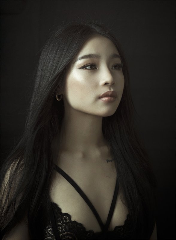 fine art , постановочная фотография ,жанровый портрет, губы , portrait photo preview