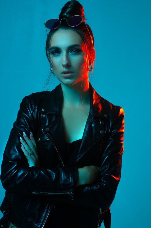 женский портрет, цветной свет, гелевые фильтры, фотосессия в студии, студийная фотосессия Настя фото превью