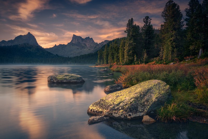 пейзаж, природа, красивая, горы, скалы, пики, камни, озеро, вода, вечер, берег, ергаки, светлое, красноярский край, облака, отражения Вечерние пейзажи озера Светлогоphoto preview