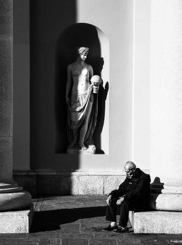 Люди и богиphoto preview