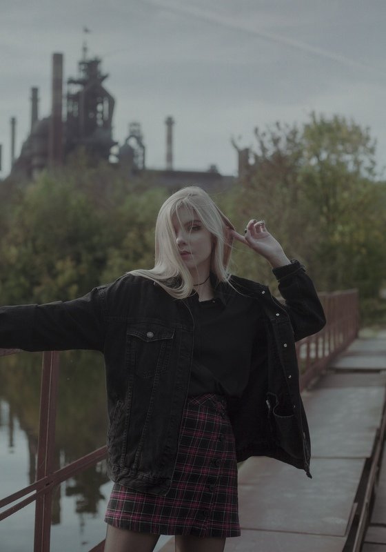 portrait,girl,beautiful,autumn,fashion,grunge,hine,девушка,портрет,осень,сентябрь,september,color,industrial,beautifulgirl,fashionillustration,fashiongirl,autumnlove,autumn2020,осень2020,цвета,пленка,35mm,filmcolor,rust rustphoto preview